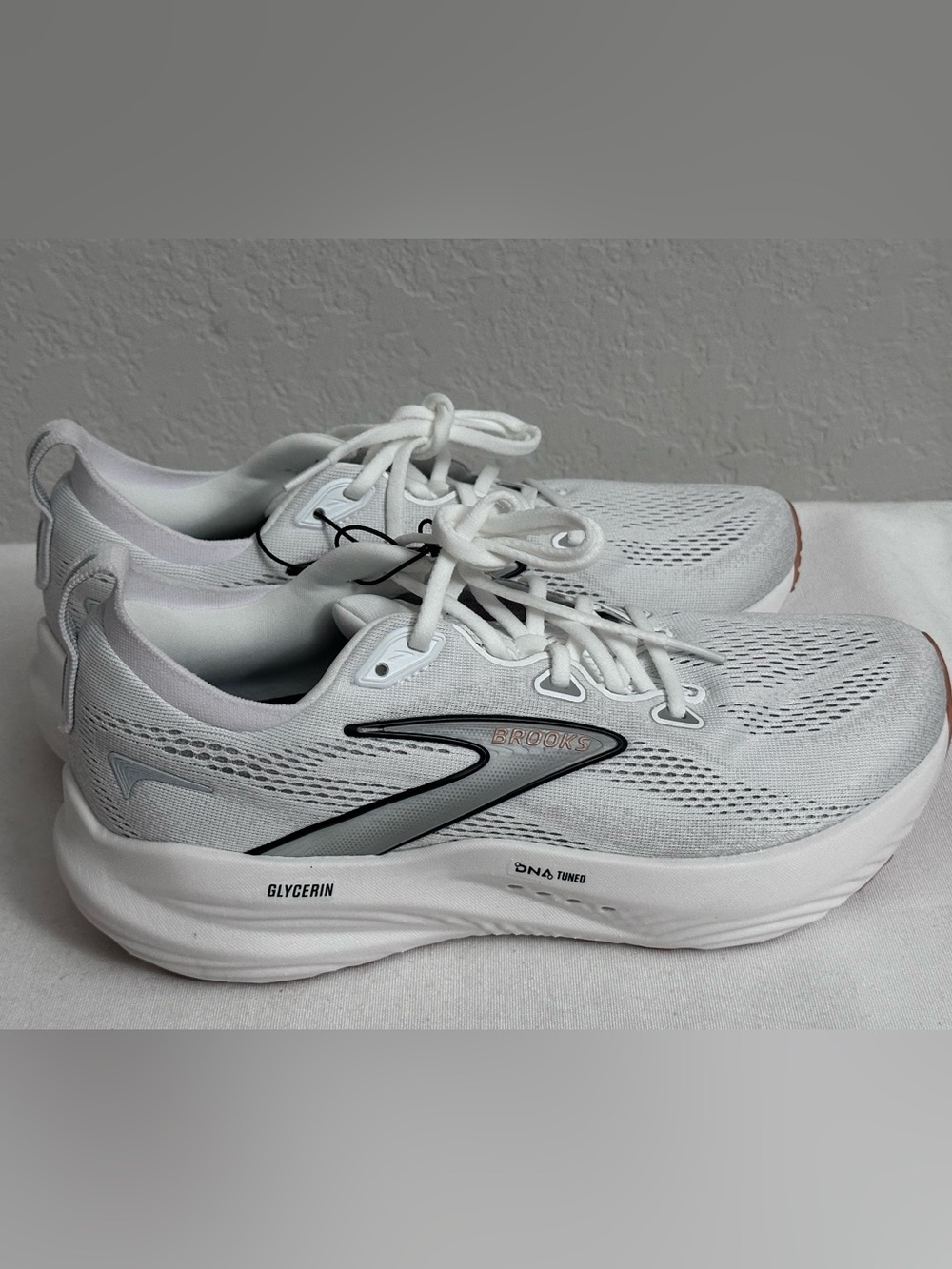 Brooks Women's Glycerin 22 Running Shoes Size 10 White/Grey/Black